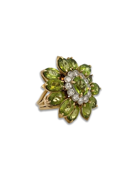 Glamorous Peridot ring with Diamonds in yellow gold