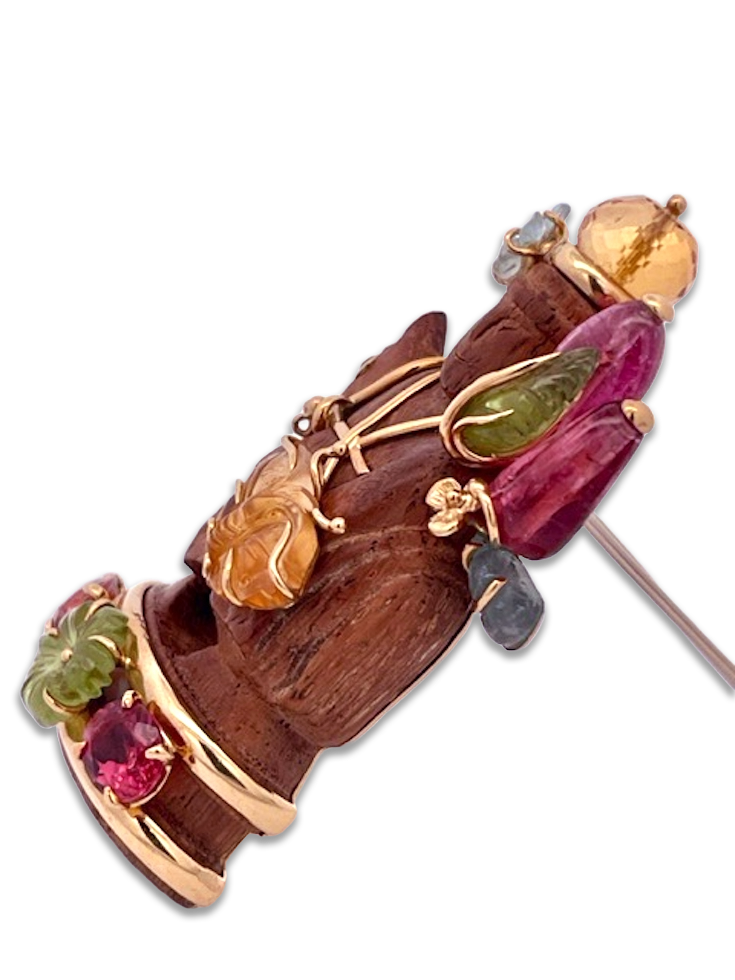 18K brooch, chess piece design