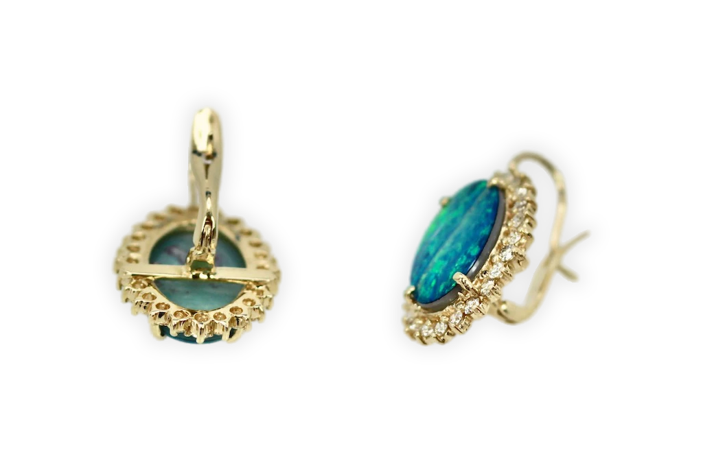 Gold earrings with blue gemstones 