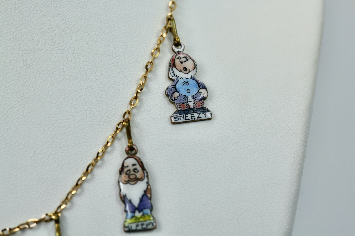 Snow White and Dwarfs pendant
