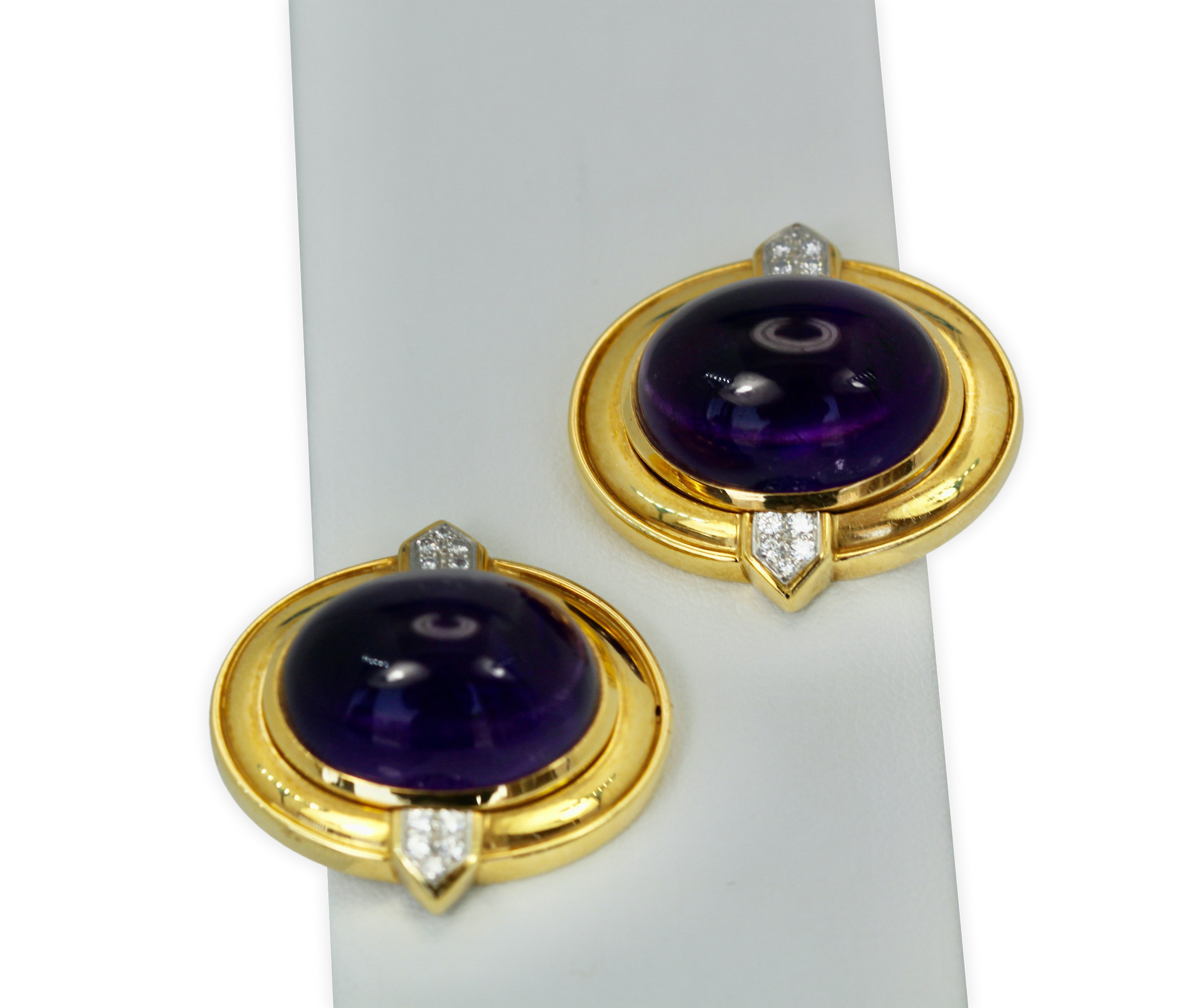 Amethyst cabochon earrings in gold