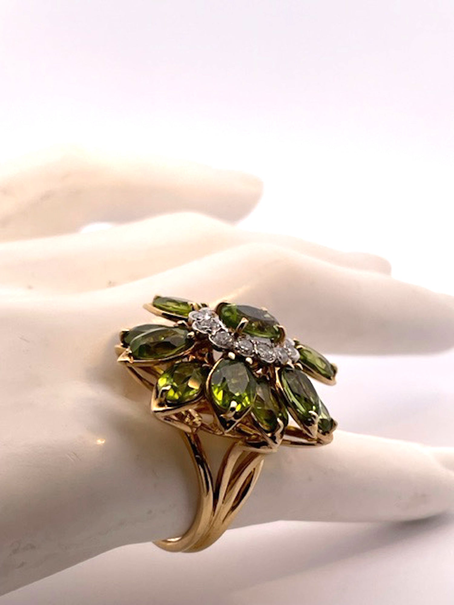 Yellow gold ring with 13.5ct Peridot and accents
