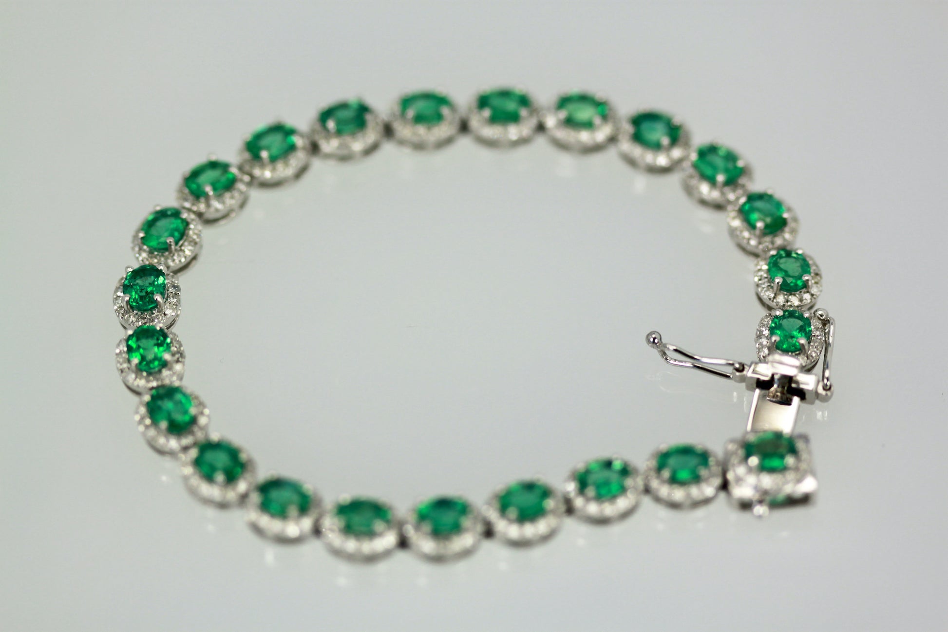 Emerald and diamond link bracelet