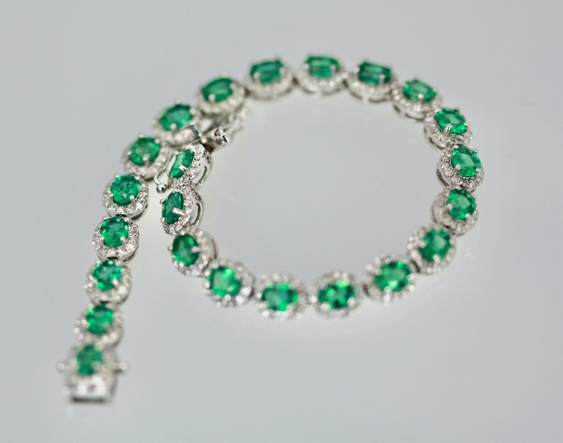 Emerald and diamond link bracelet