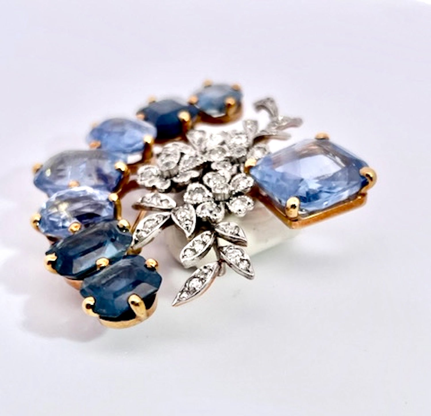 18K Sapphire Diamond Brooch 20 carats