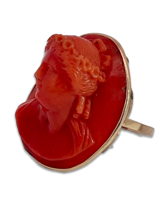 Cameo ring in 9K gold