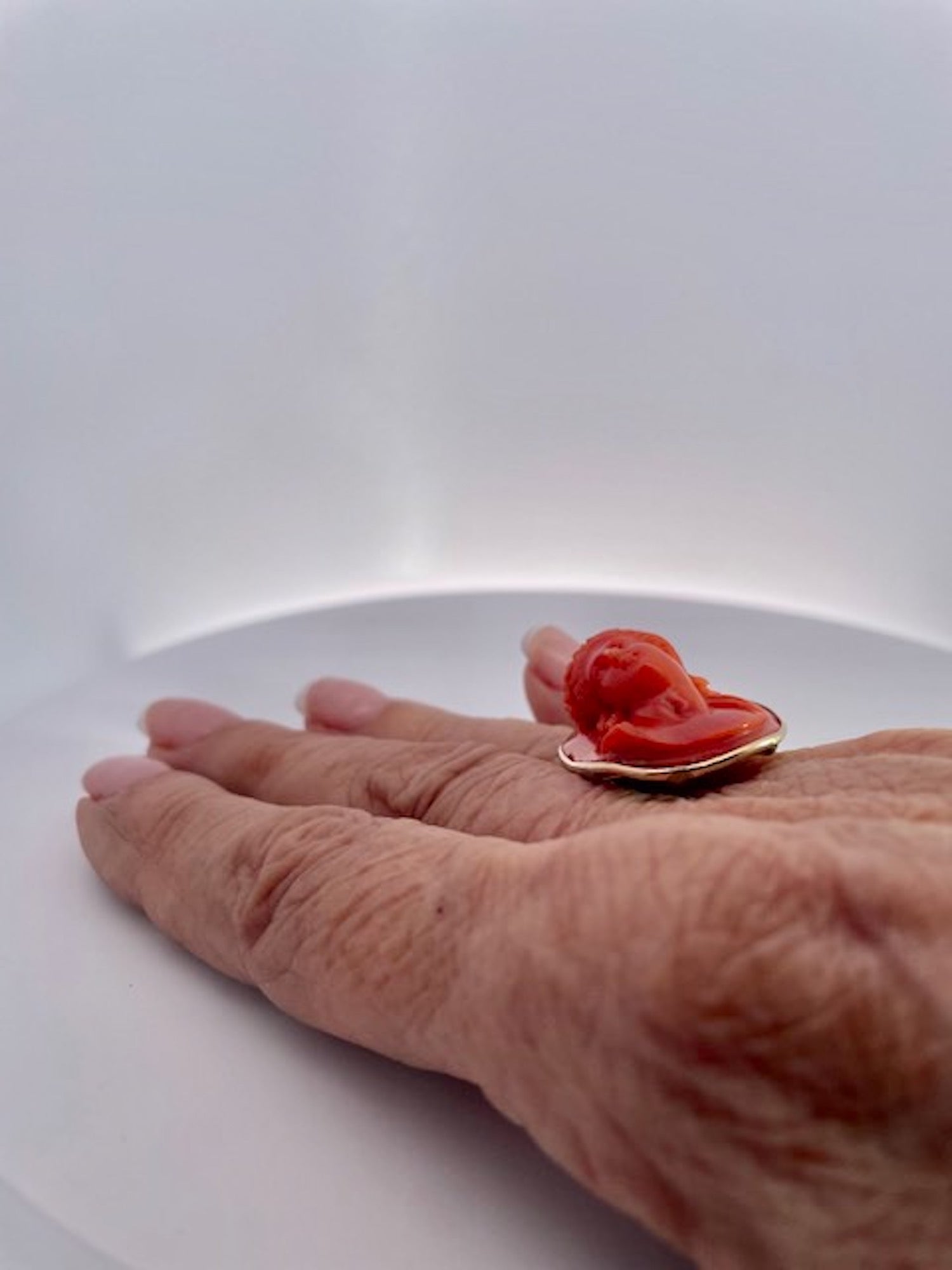 Cameo ring in 9K gold