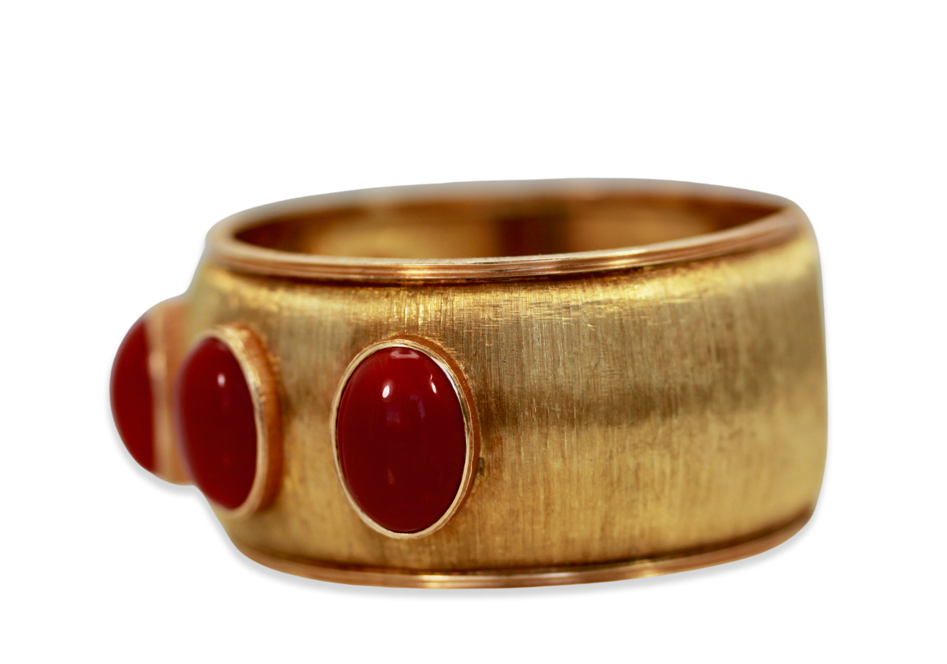 Yellow gold coral bracelet, 18K