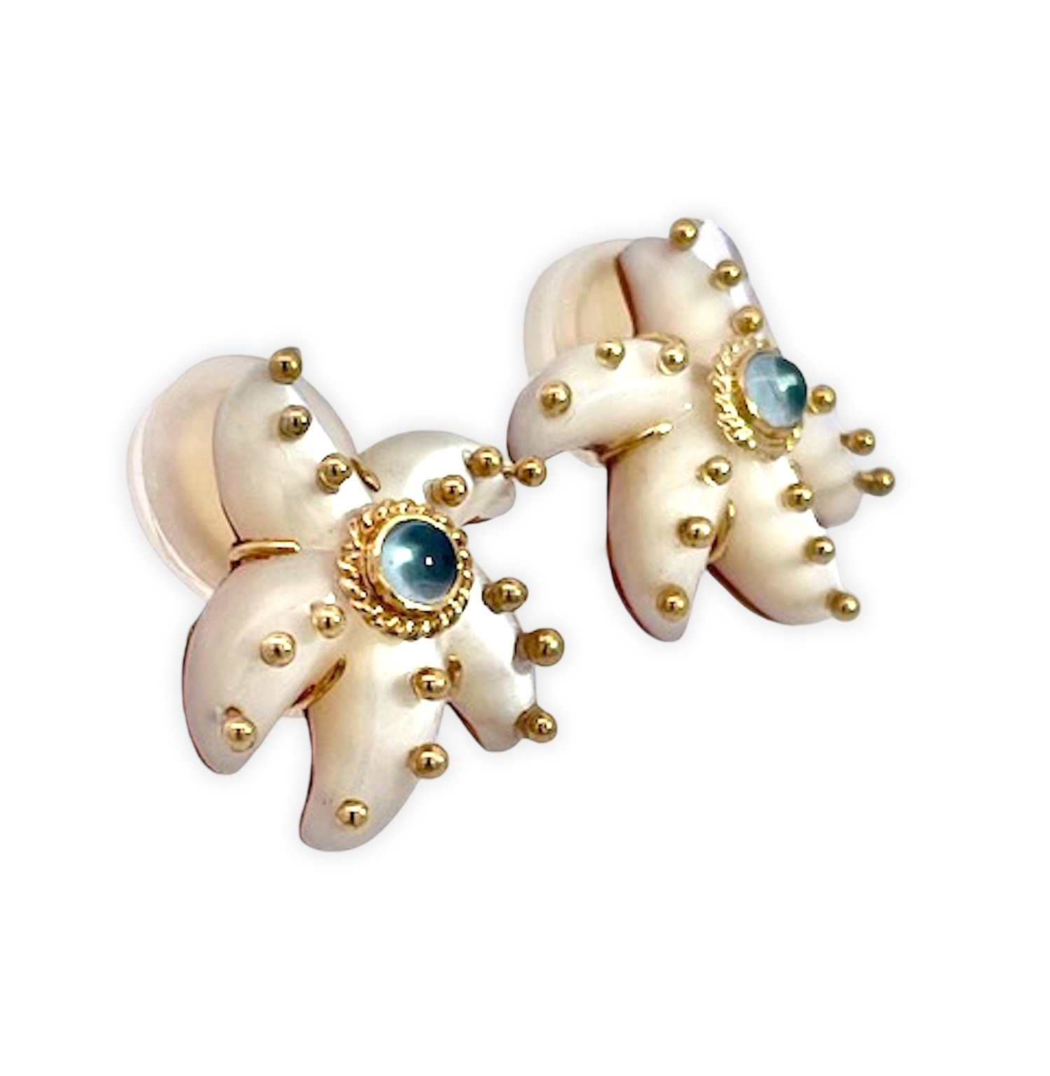 Maz gold earrings with MOP