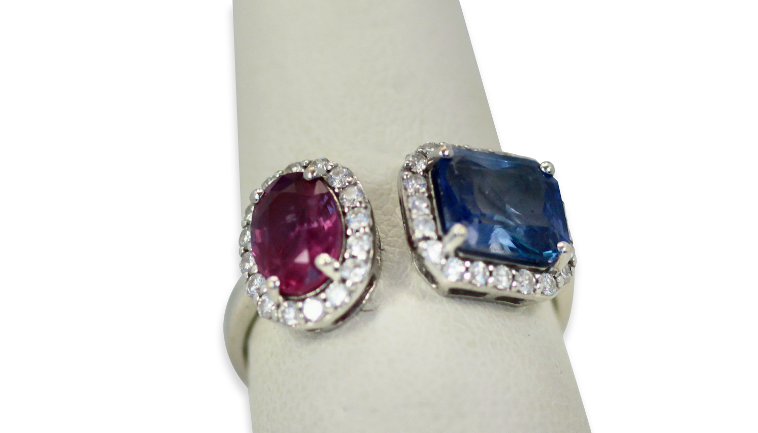 18K Blue and Pink Sapphire Diamond Ring 3.28 carats
