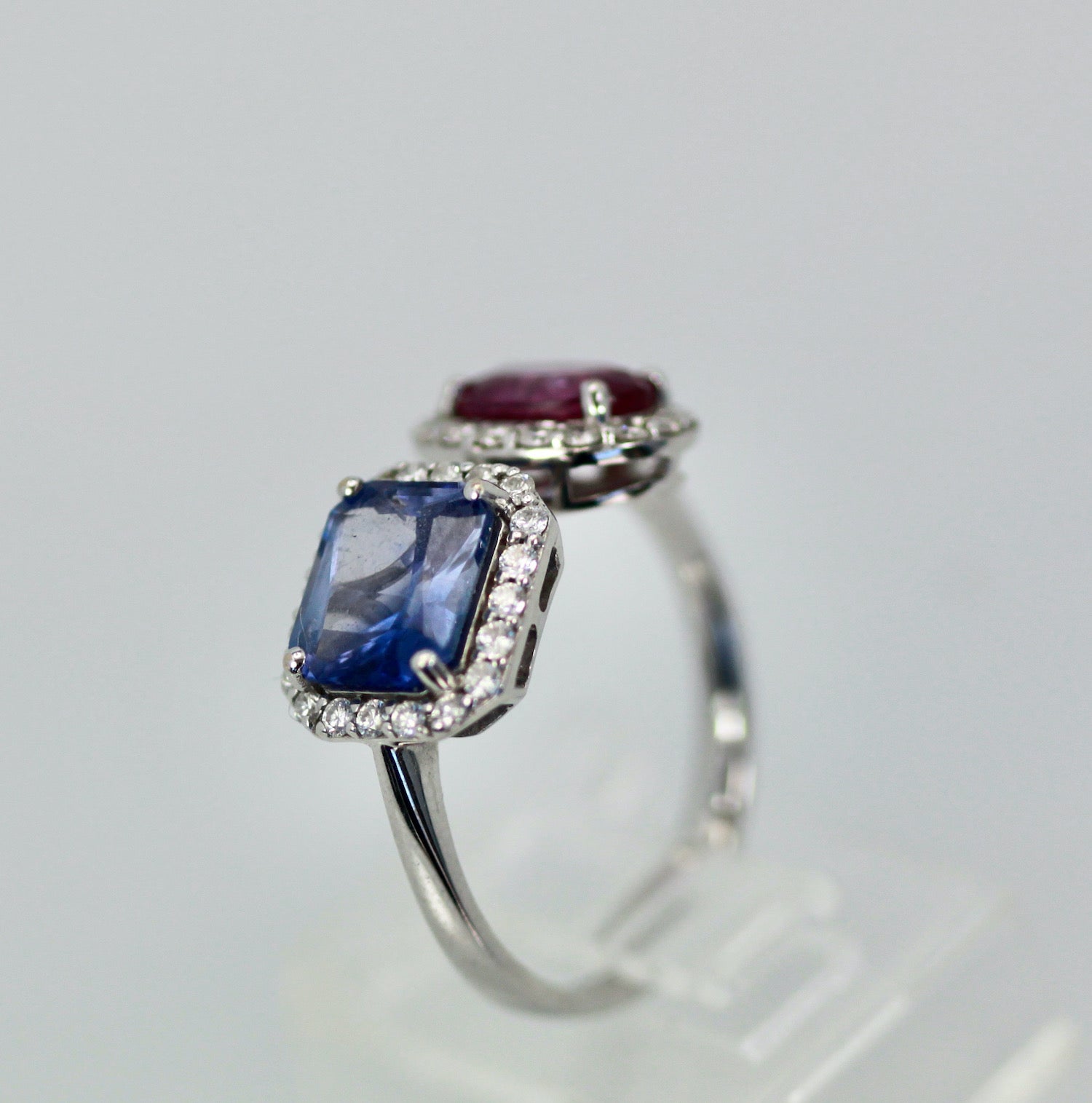 18K Blue and Pink Sapphire Diamond Ring 3.28 carats