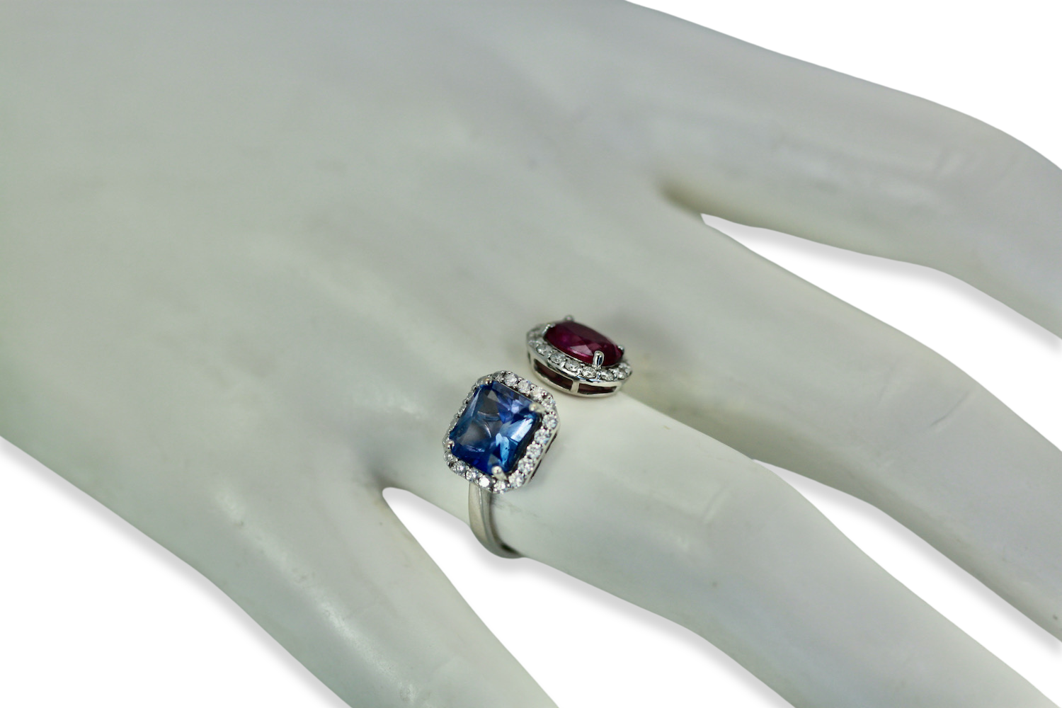 18K Blue and Pink Sapphire Diamond Ring 3.28 carats