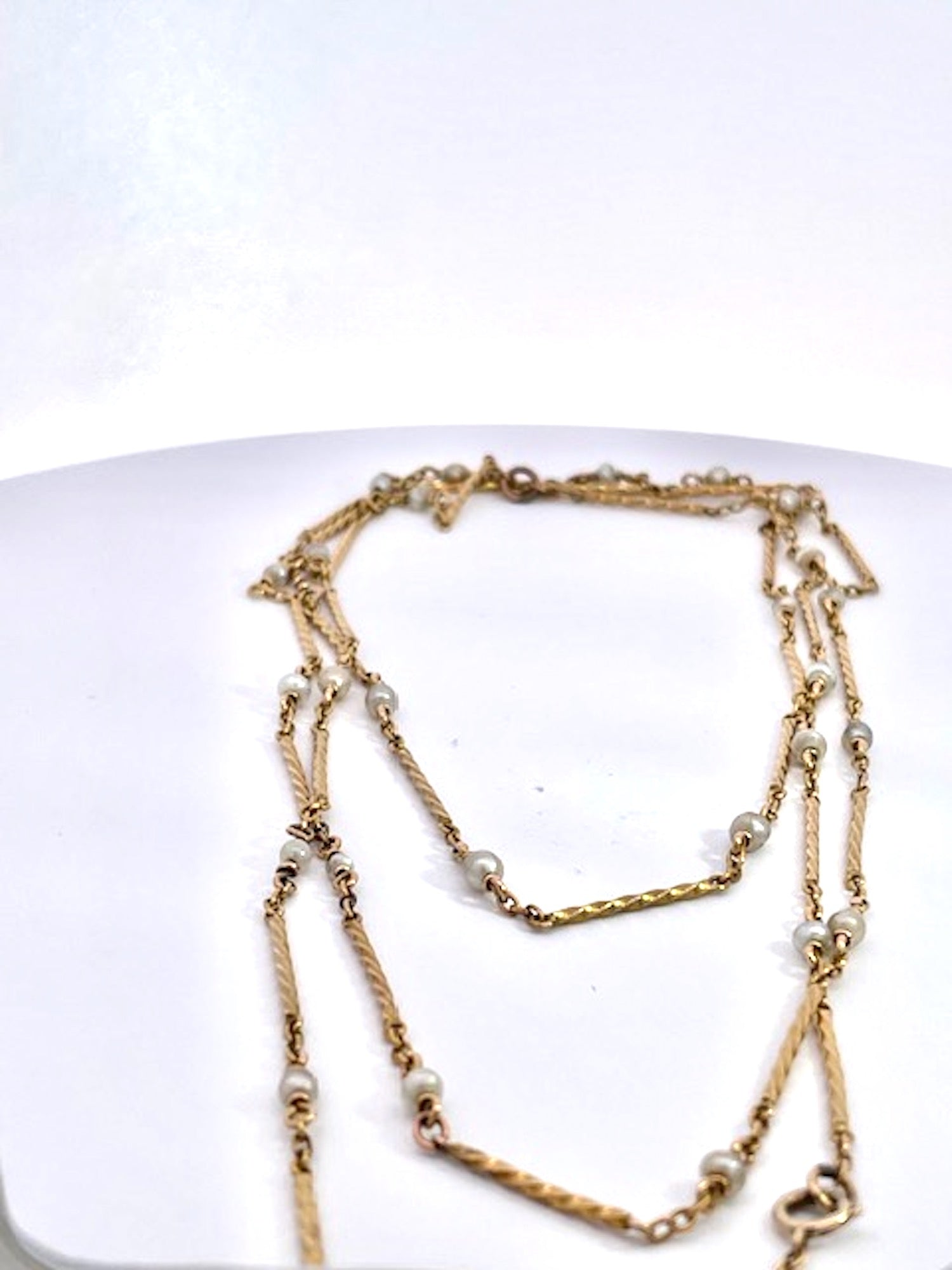 Gold chain necklace with pearls 
