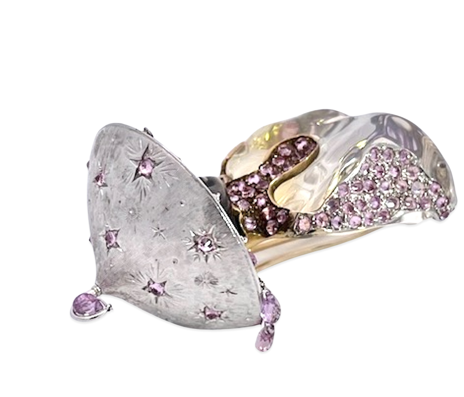 Lady with hat brooch, 18K