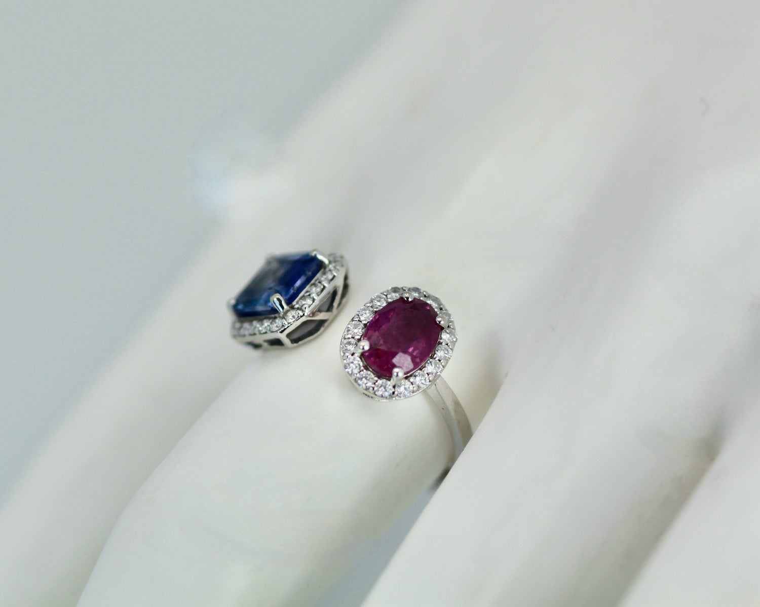 18K Blue and Pink Sapphire Diamond Ring 3.28 carats