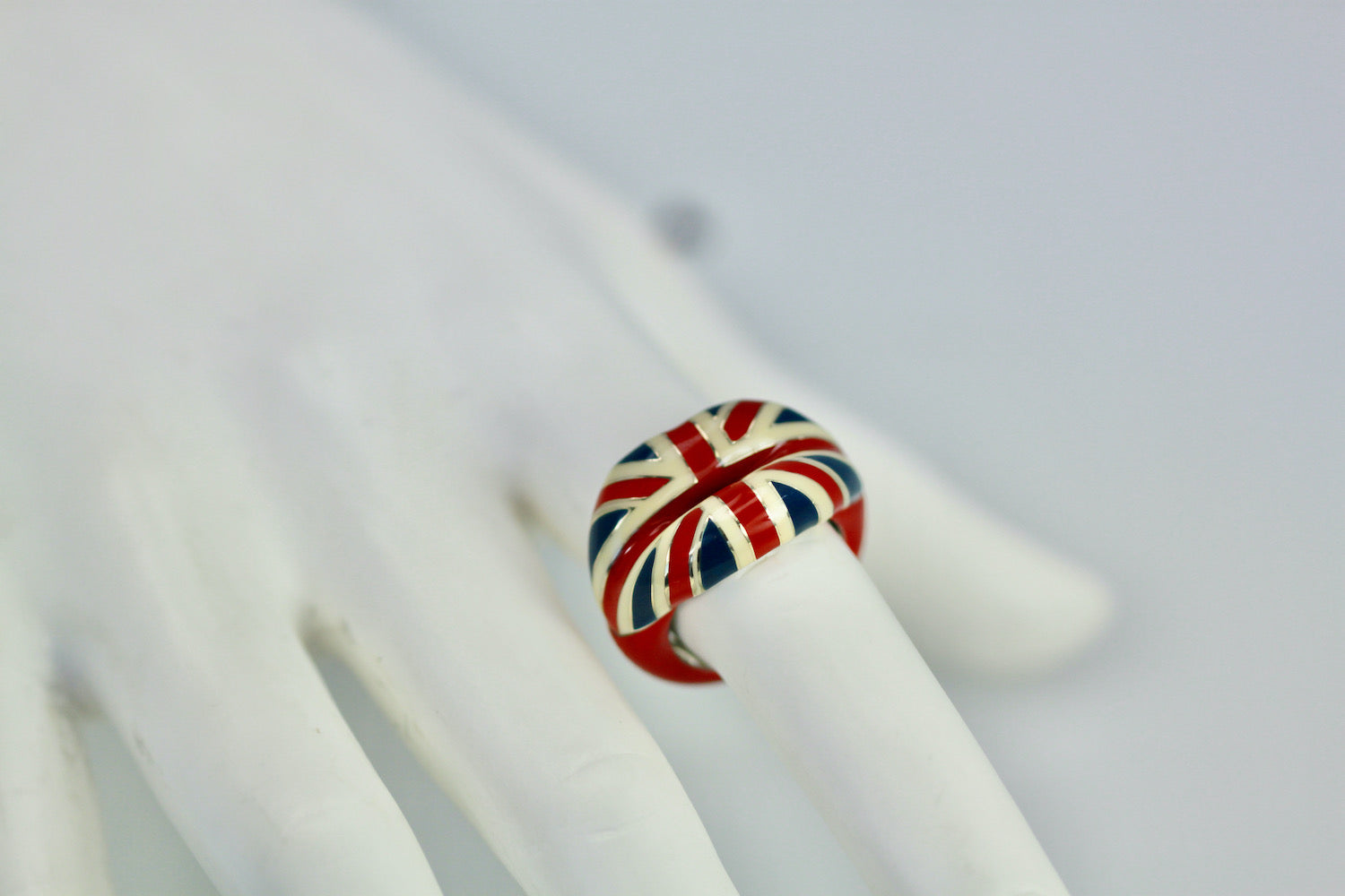 Solange Azagury Partridge "Hot Lips" Enamel Union Jack Ring