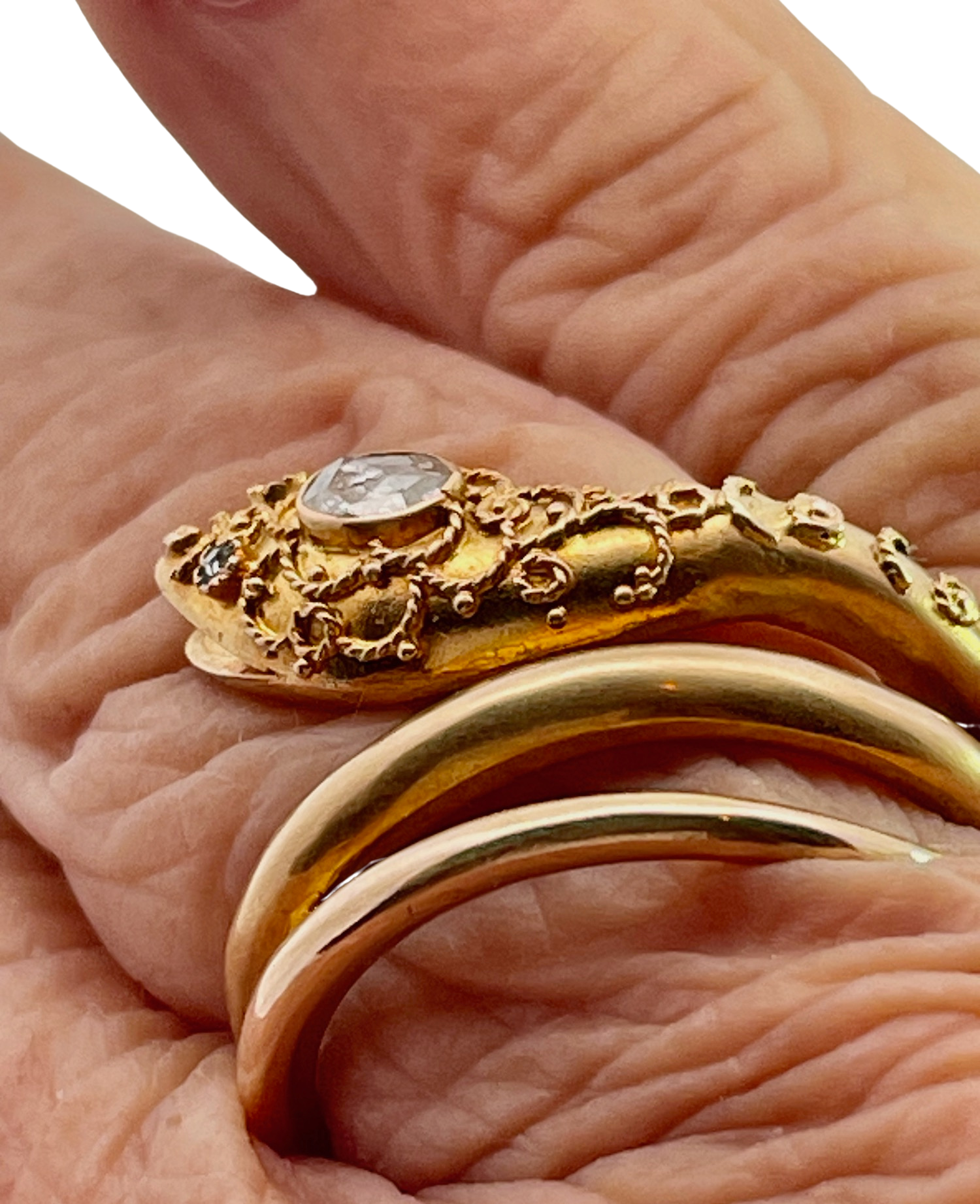 Scroll pattern gold snake ring