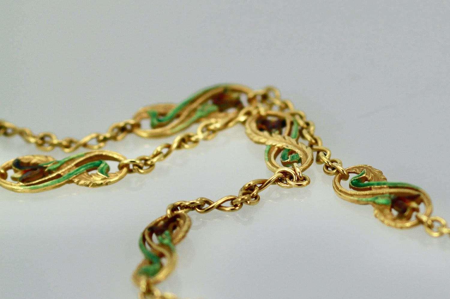 Masriera Pique a Jour Long Chain 18K