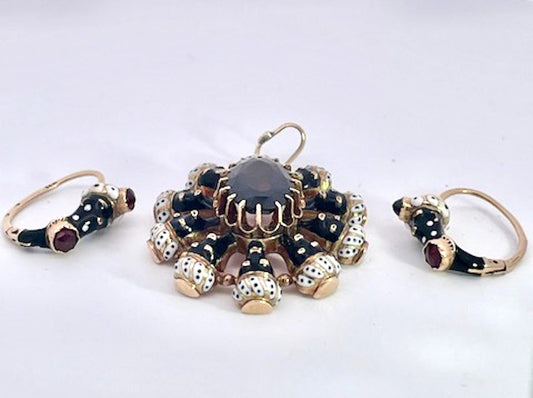 Moretto Pendant Necklace set and Earrings