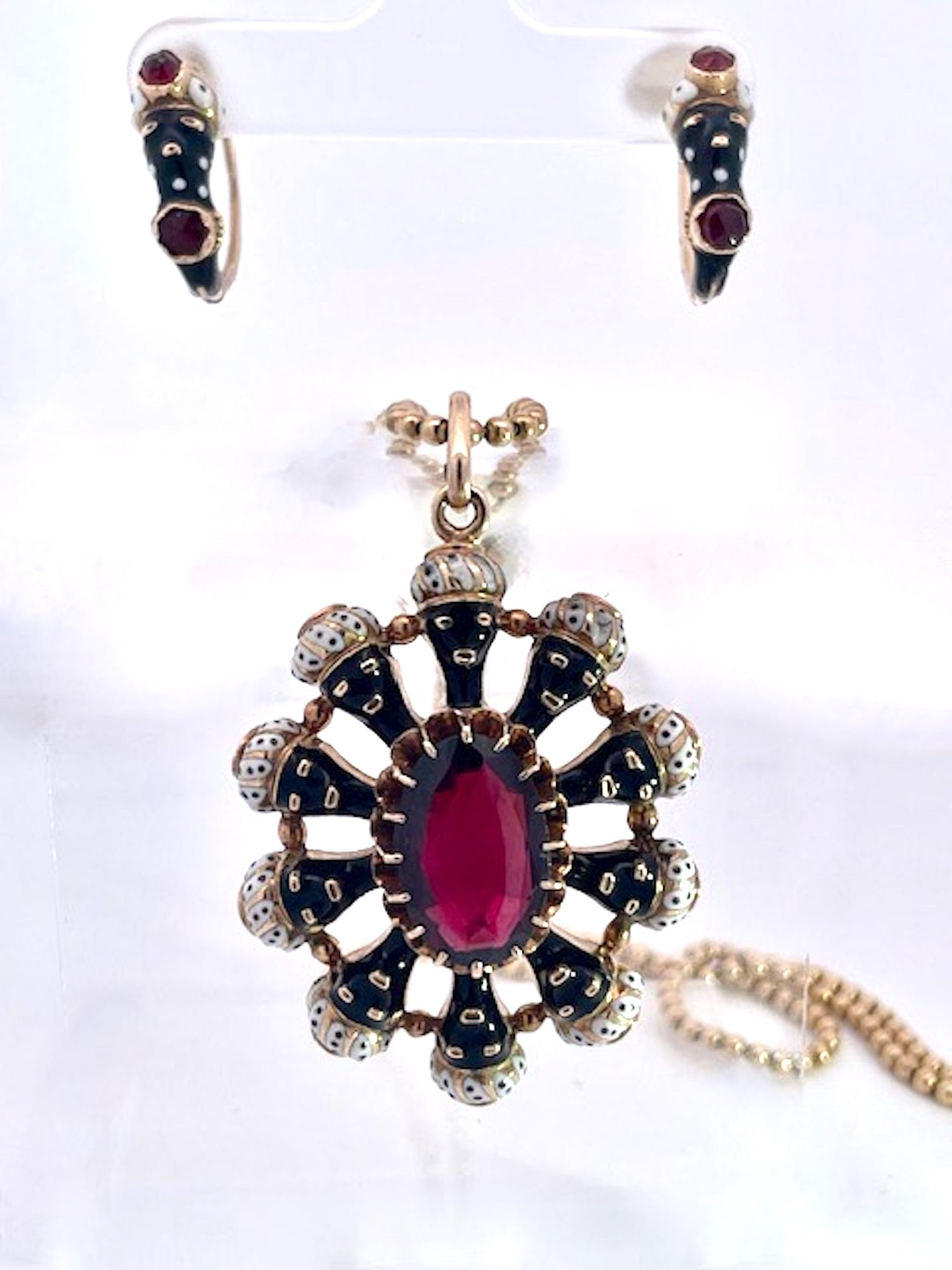 Moretto Pendant Necklace set and Earrings