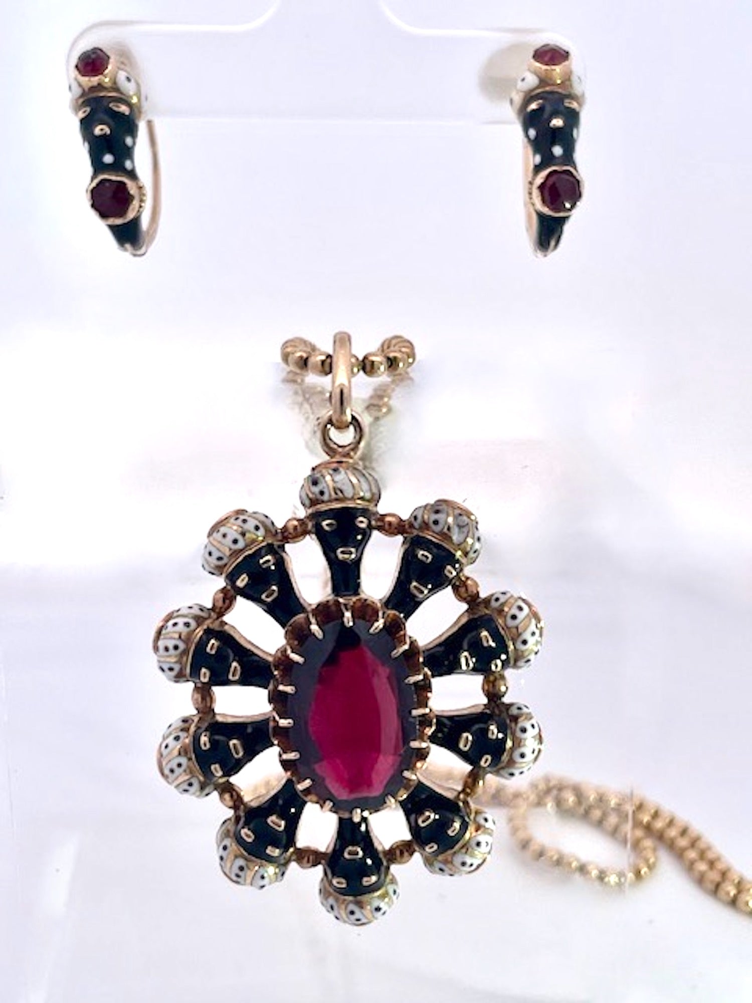 Moretto Pendant Necklace set and Earrings