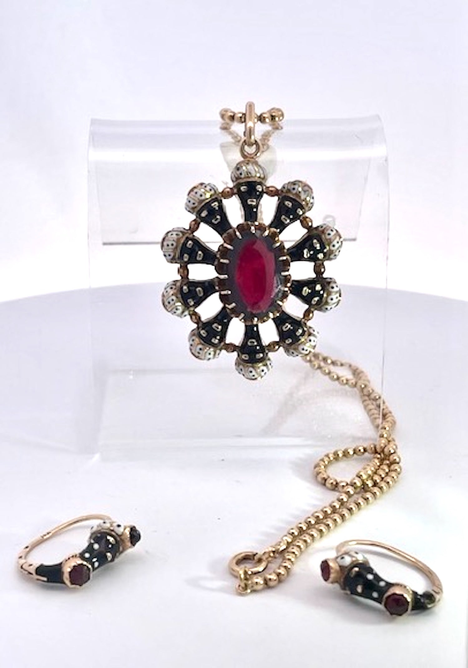 Moretto Pendant Necklace set and Earrings