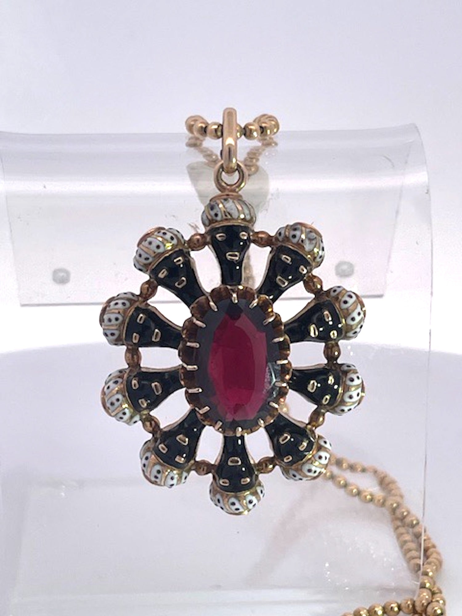 Moretto Pendant Necklace set and Earrings