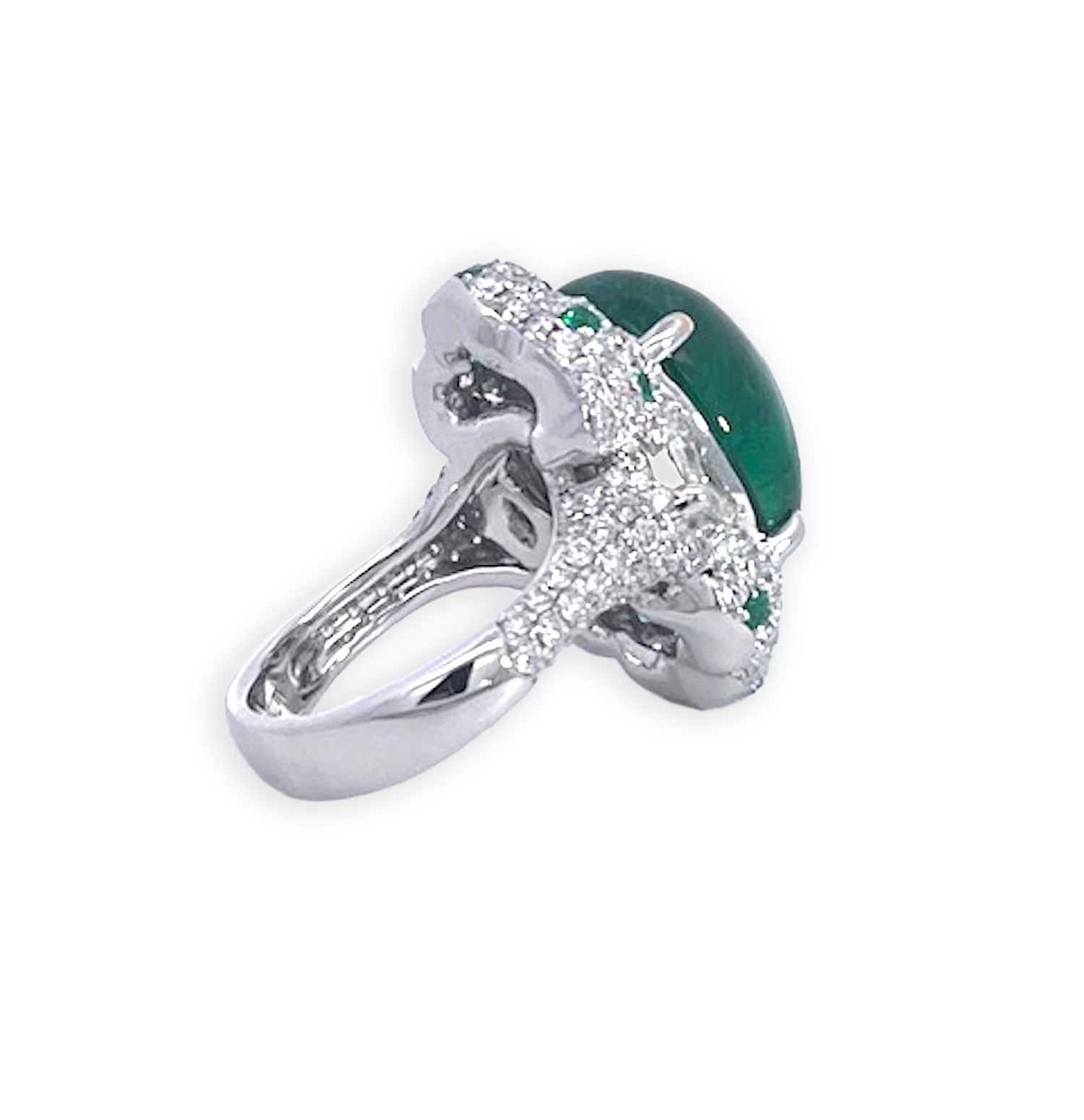 21.10 carats Emerald Cabochon Ring 18K