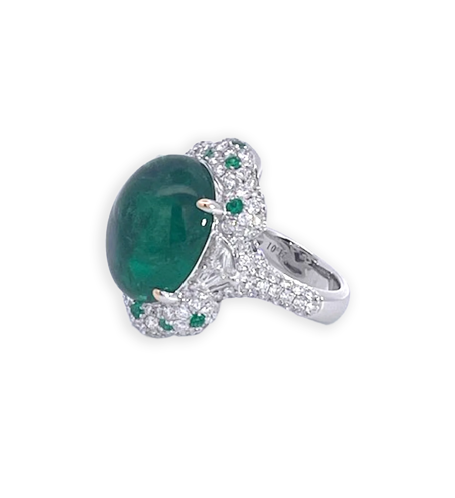 21.10 carats Emerald Cabochon Ring 18K