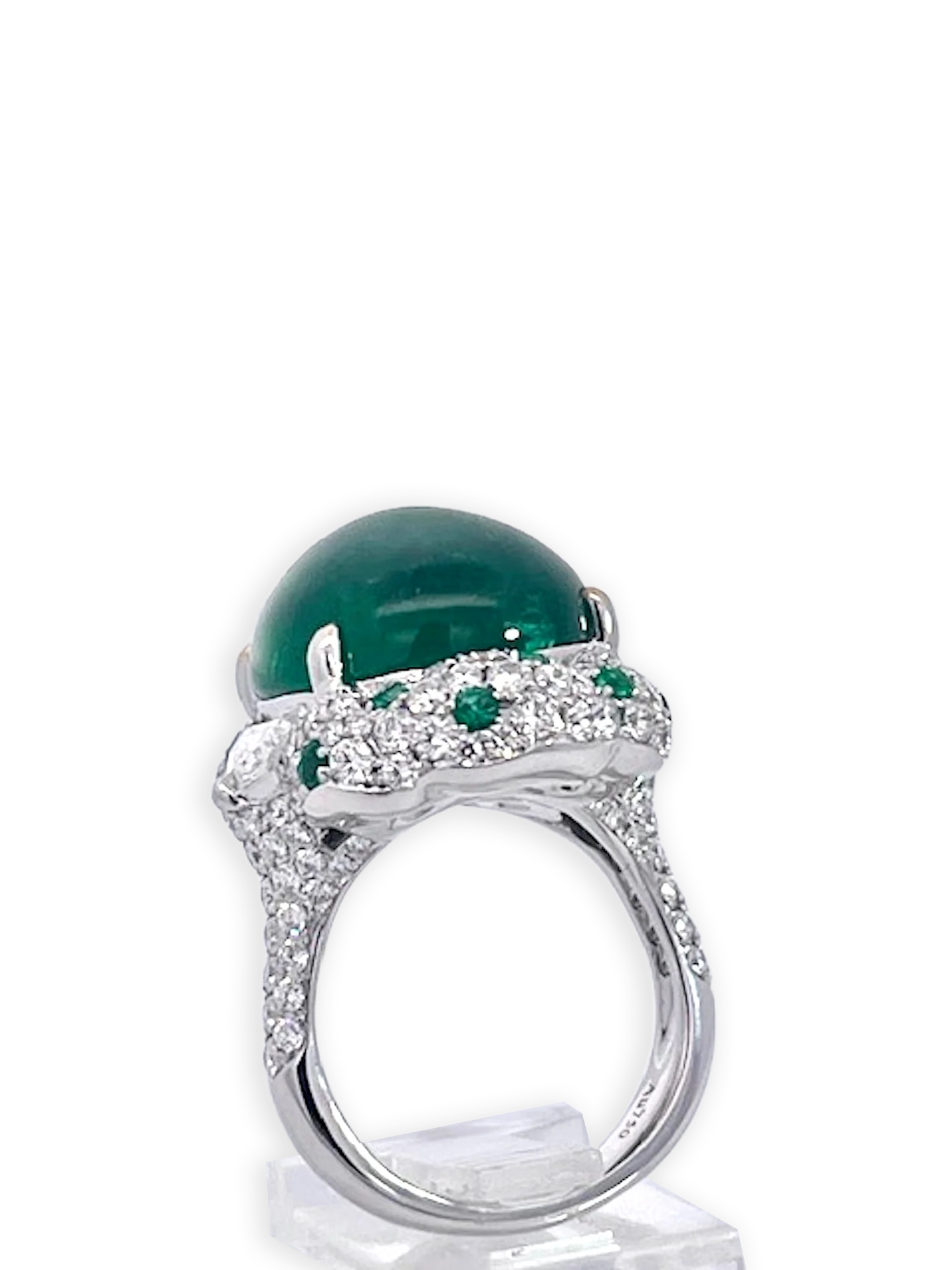 21.10 carats Emerald Cabochon Ring 18K