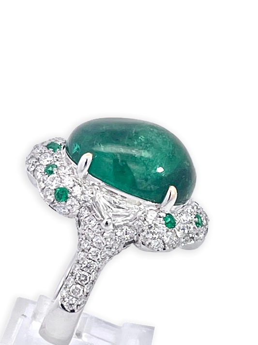21.10 carats Emerald Cabochon Ring 18K