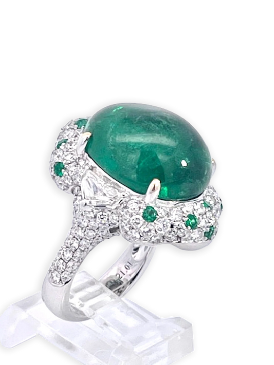 21.10 carats Emerald Cabochon Ring 18K