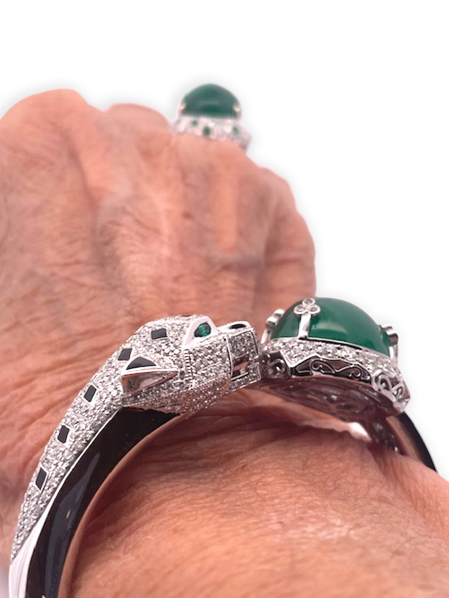 Emerald Diamond Onyx Panthere Bracelet with Large Cabochon Emerald 29.78 cts