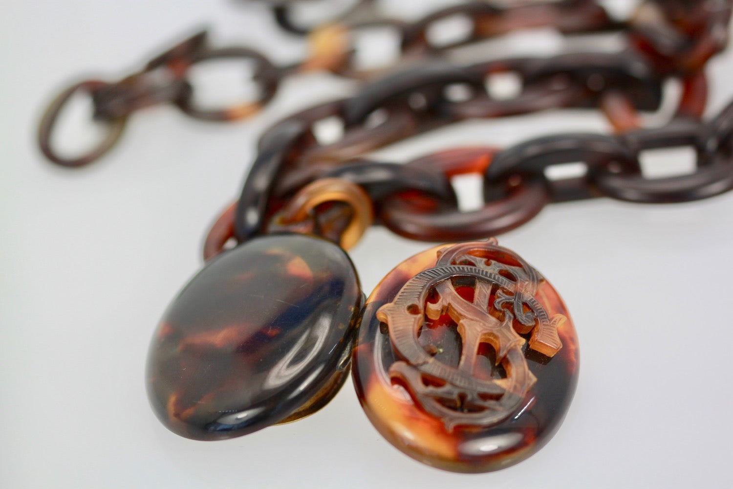 1890s tortoise link locket