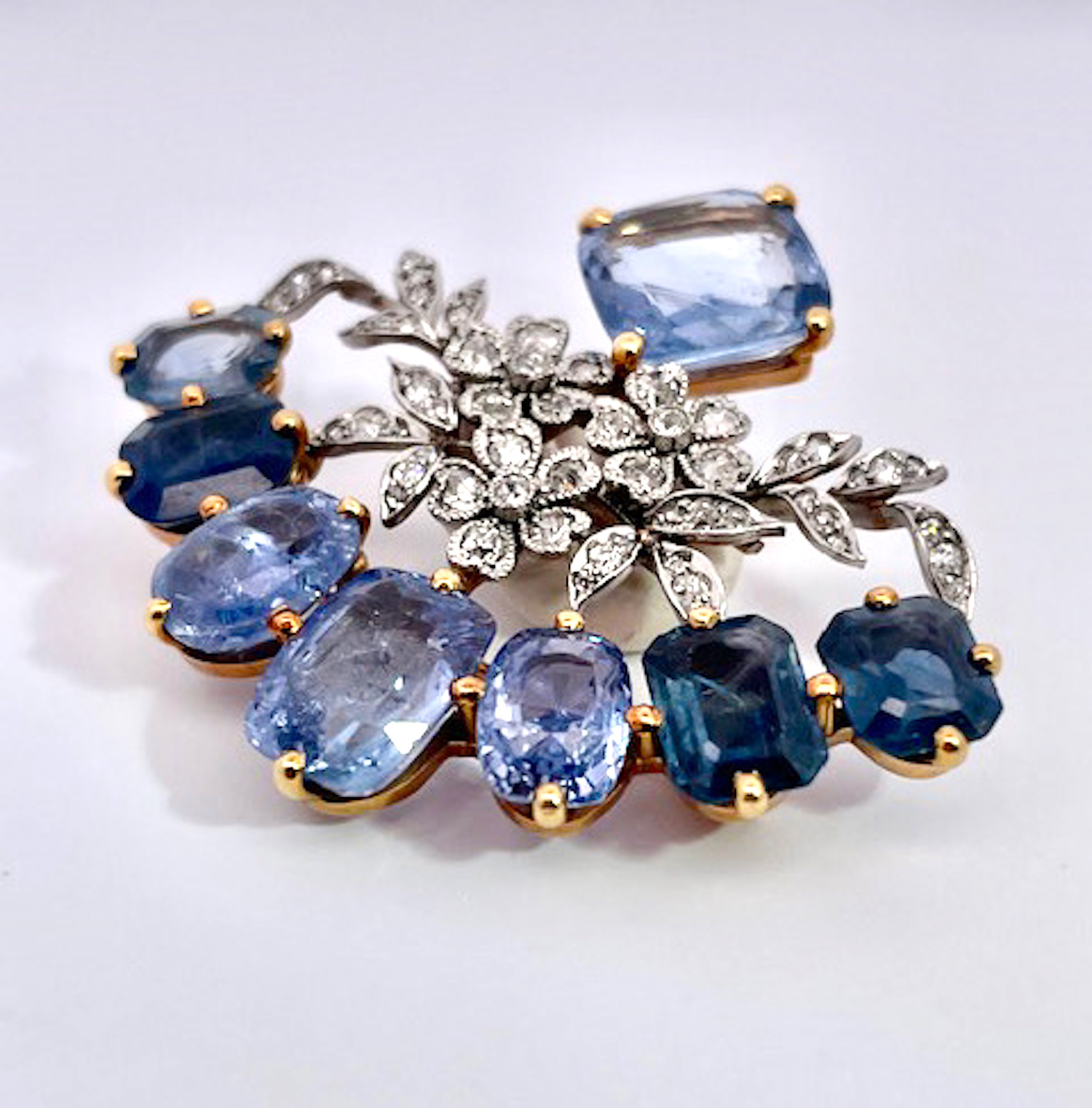 Heiheiup Diamond Fashion Hollow Brooch Ladies Jewelry Trend Gold Occident  Brooch Sweater Clips to Hold Sweater Together 