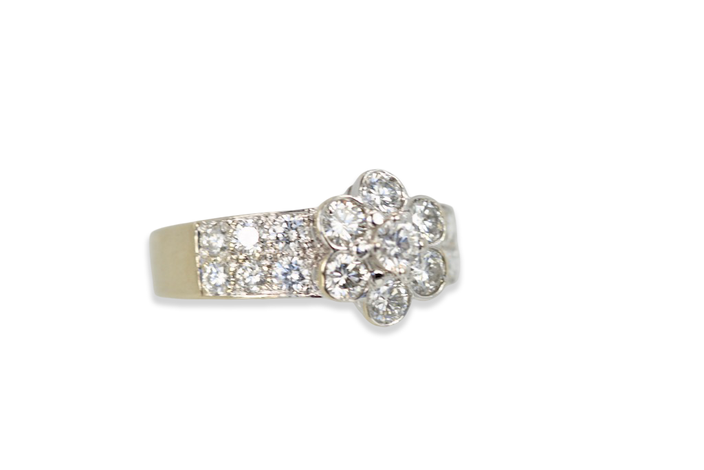 Van Cleef & Arpels Fleurette Diamond Ring - Detail View 4 | Cris Notti Jewels