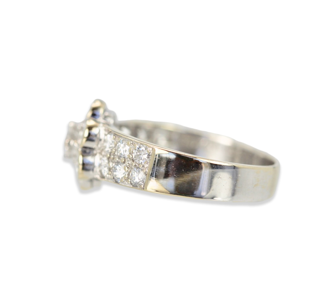 Van Cleef & Arpels Fleurette Diamond Ring - Detail View 8 | Cris Notti Jewels
