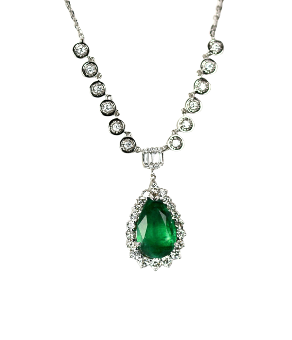 5 Carat Pear Emerald with Diamond Surround 18K - Fine Estate & Vintage Jewelry | Cris Notti Jewels